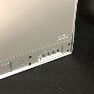 ボタンは裏面にあります。