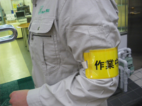 ゴムベルトが伸縮するので、がっちりした体格の男性でも余裕です。